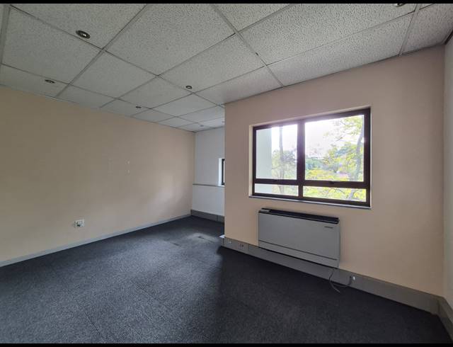 138M² OFFICE TO LET IN HYDE PARK